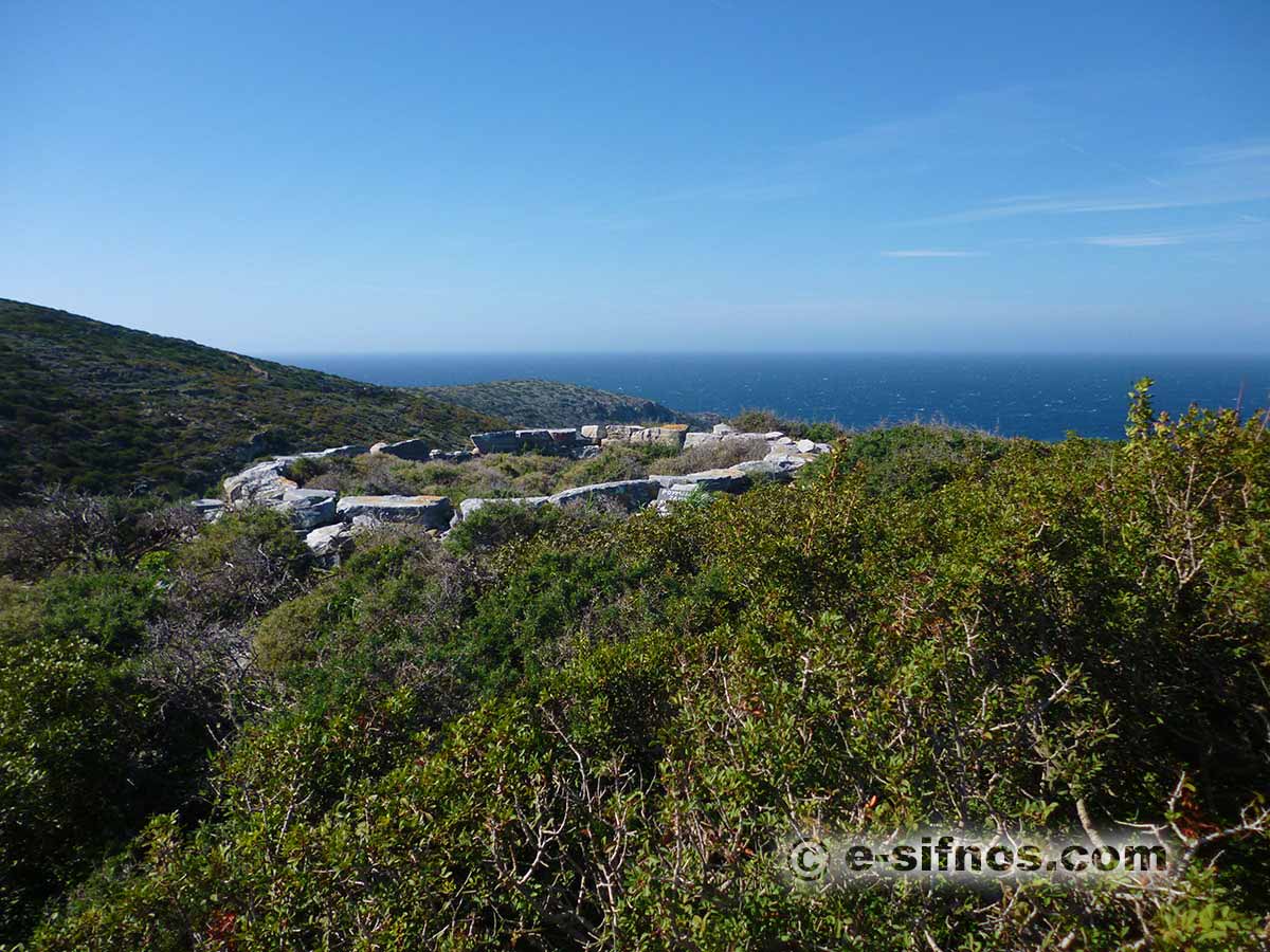La torre Roumeli Zamaria, all’inizio del sentiero per Cheronissos