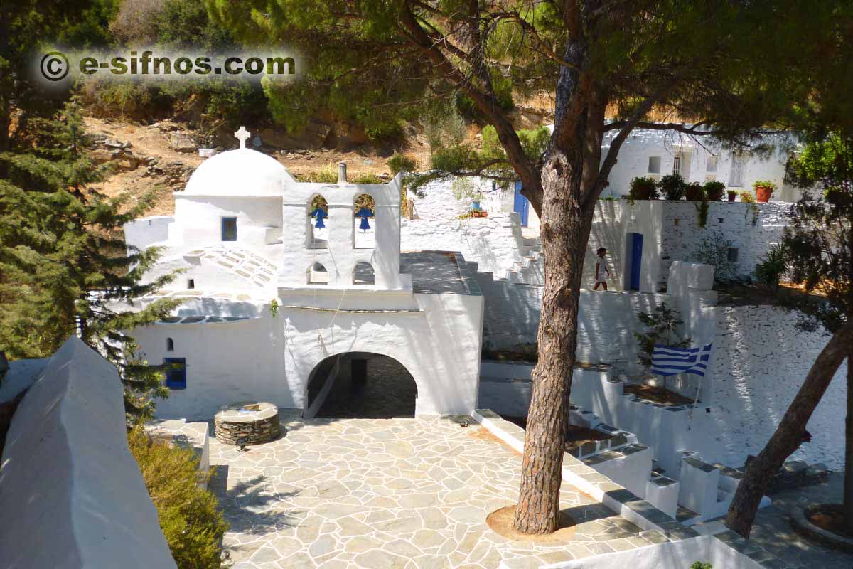 La chiesa di Agioi Anargyroi sulla strada per Kamares