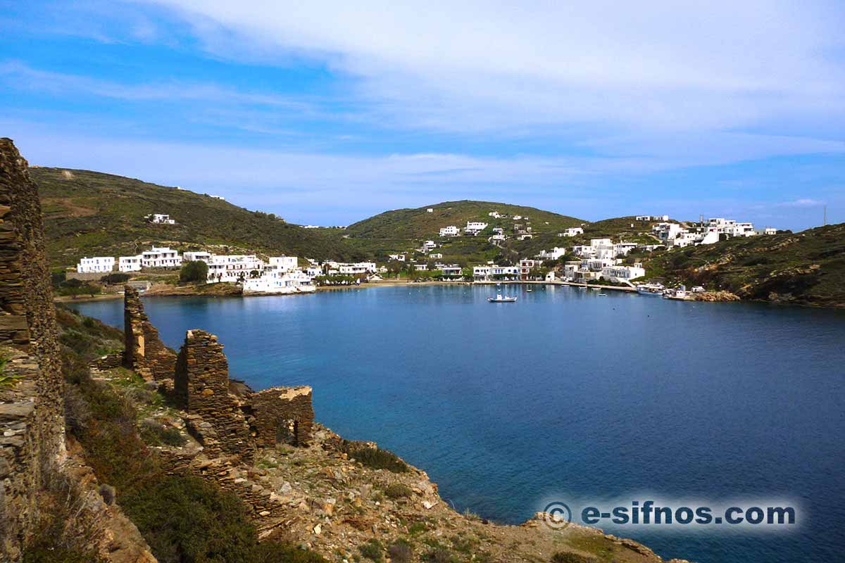 Il villaggio di Faros visto dal sentiero che porta a Chrissopigi
