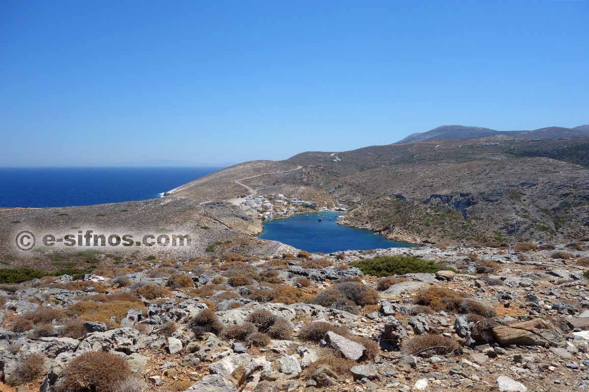 La baia ben riparata di Cheronissos a Sifnos