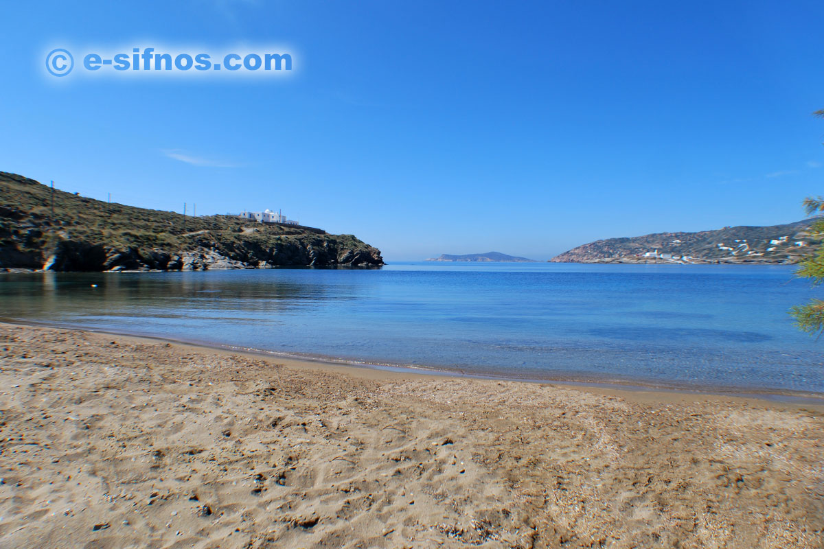 La spiaggia di Fassolou a Faros