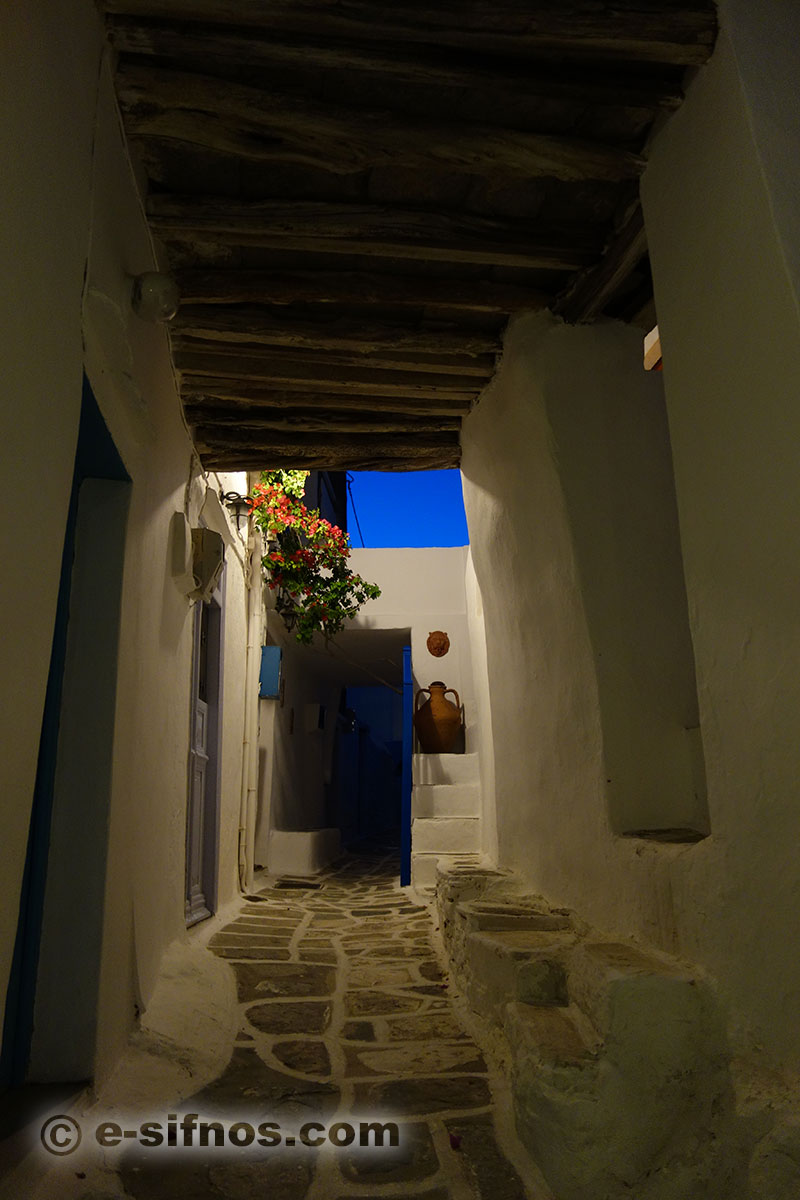Passeggiando nei vicoli di Kastro