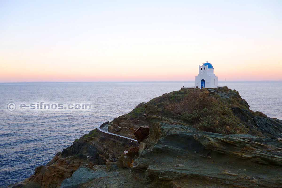 La chiesa dei 7 Martiri al tramonto