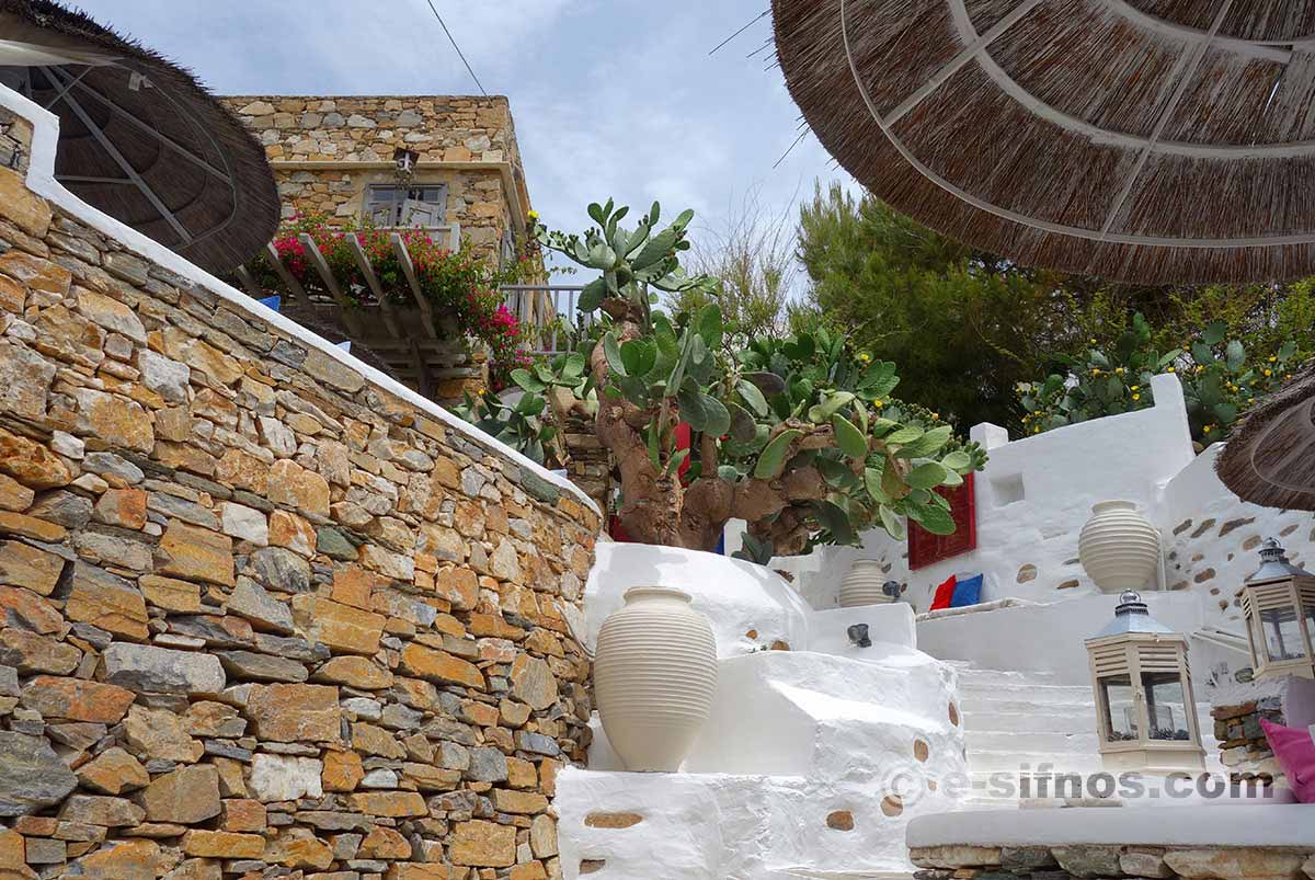 Ingresso al villaggio di Kastro