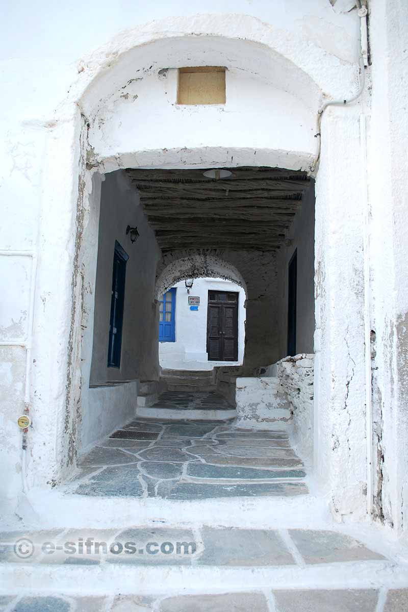 Antico ingresso del villaggio di Kastro