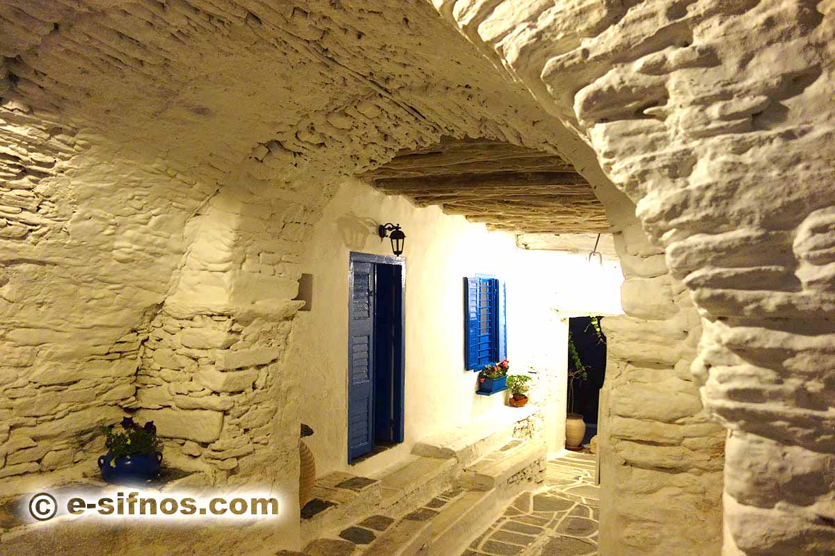 Arco-loggia a Kastro di Sifnos