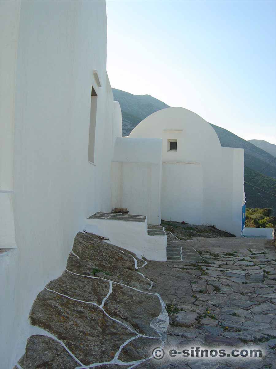 Piccola chiesa nel villaggio di Katavati