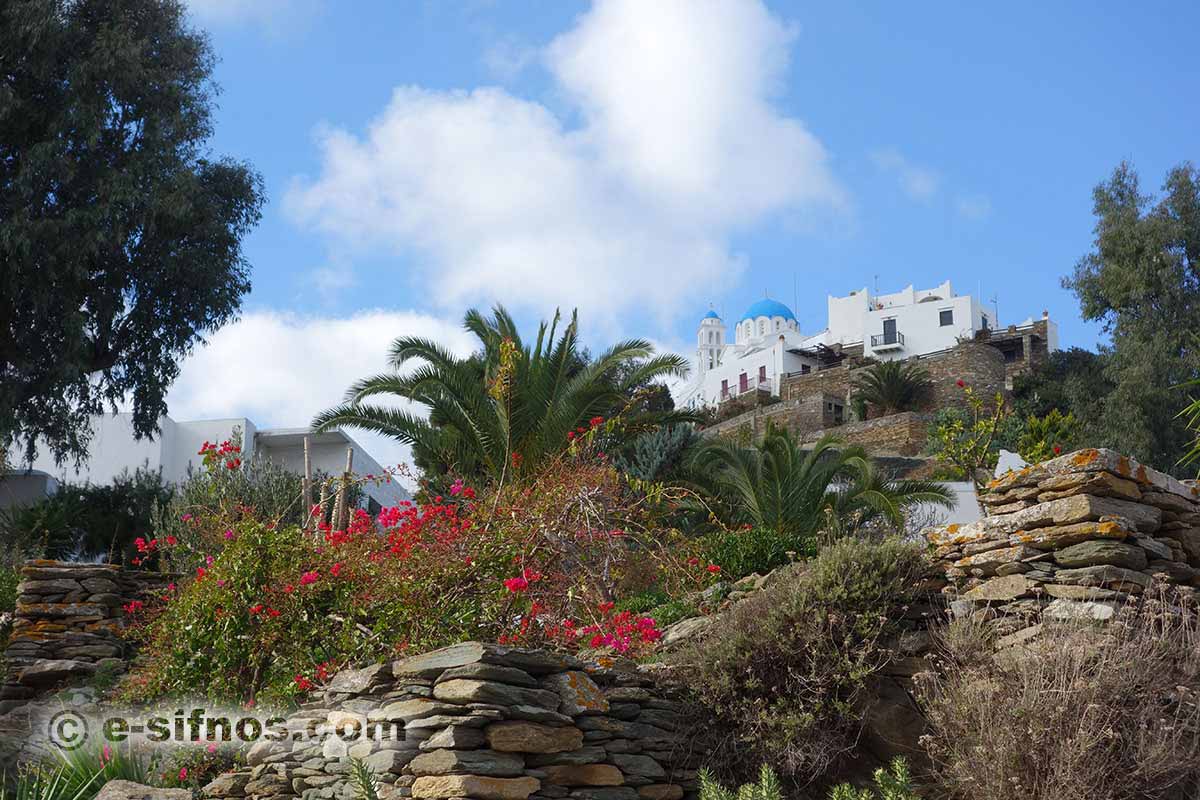 La chiesa di Agios Ioannis a Pano Petali vista da Apollonia