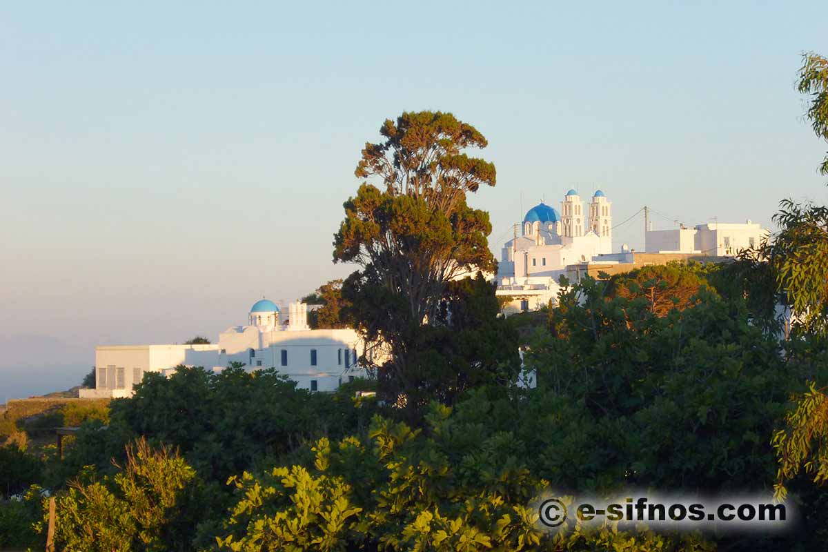 La chiesa di Agios Ioannis a Pano Petali, vista dal sentiero