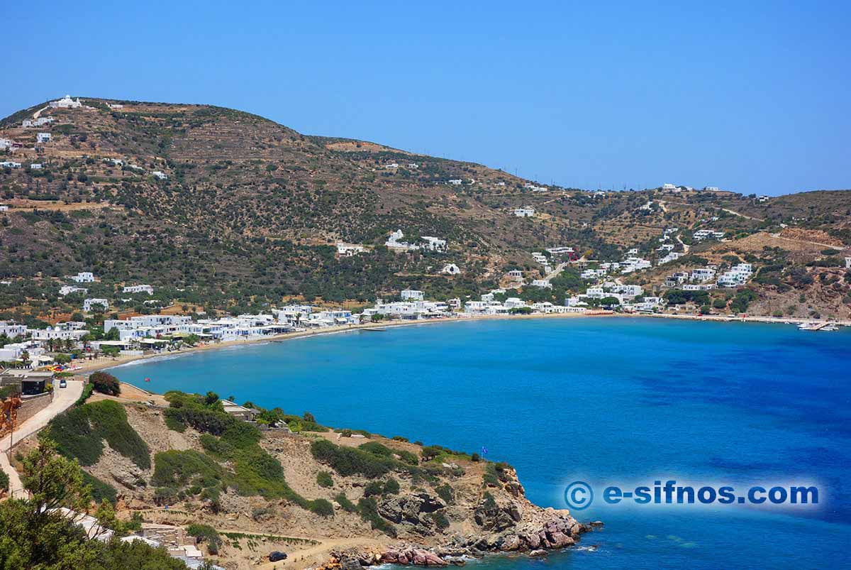 Vista panoramica del golfo di Platis Gialos