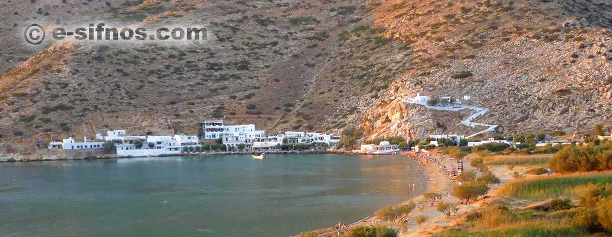 La cappella di Agia Marina e la spiaggia di Kamares