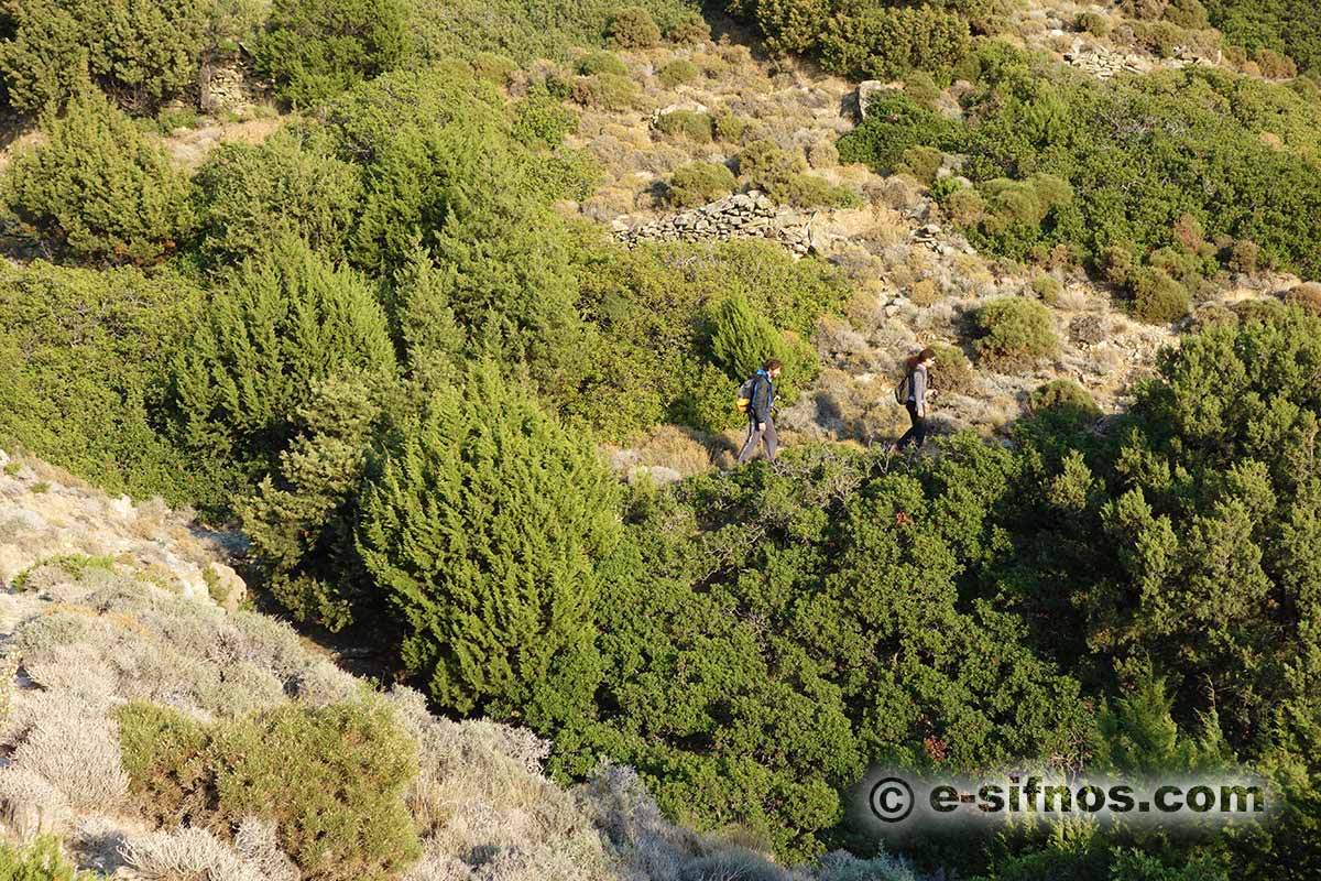 Camminando sul sentiero che porta a Flabouro in un giorno d’autunno