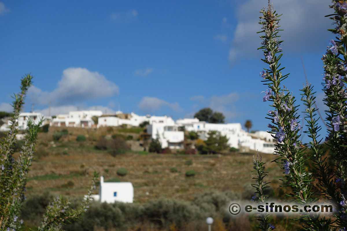 Paesaggio invernale a Sifnos, con Ai Loukas sullo sfondo