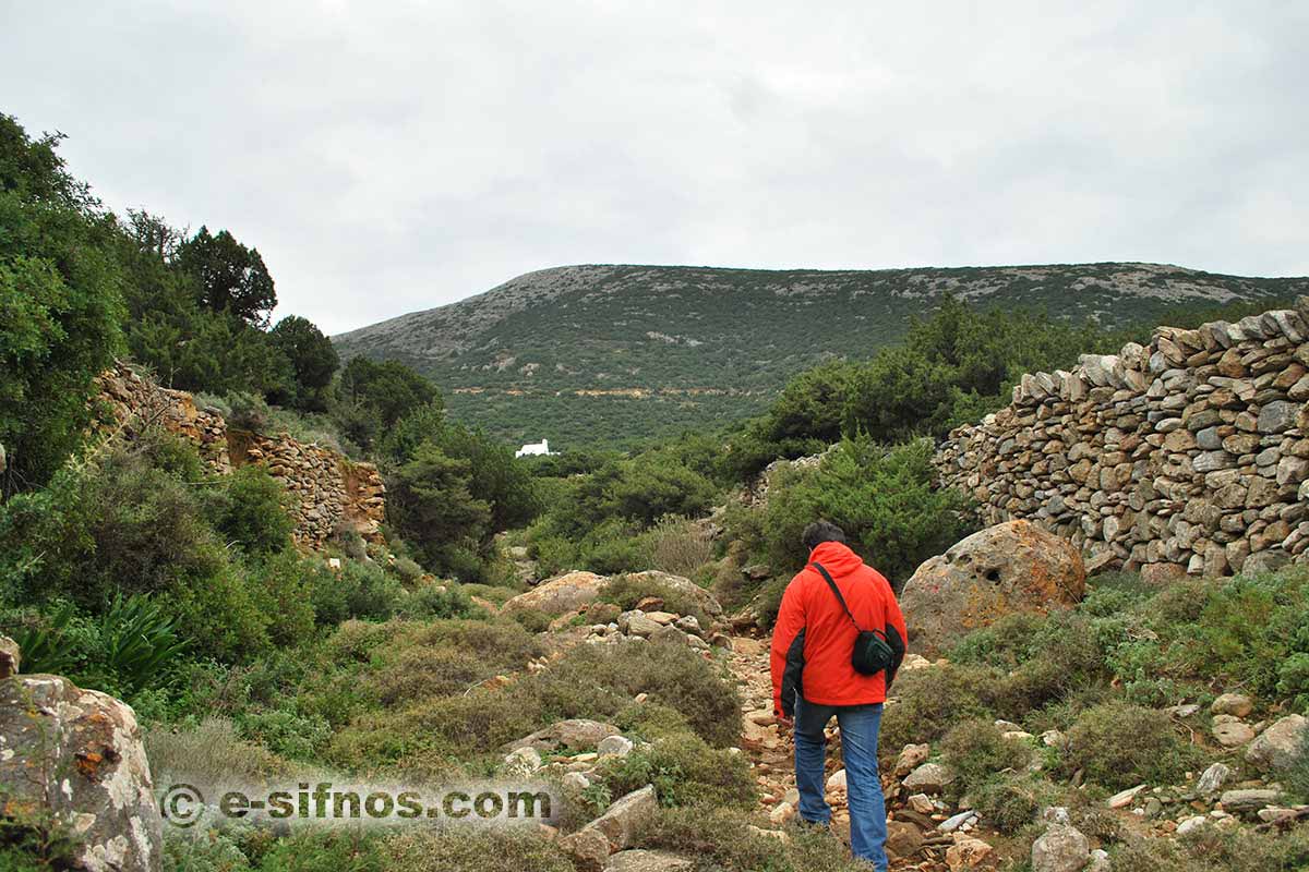 Passeggiando sui sentieri di Sifnos, in inverno