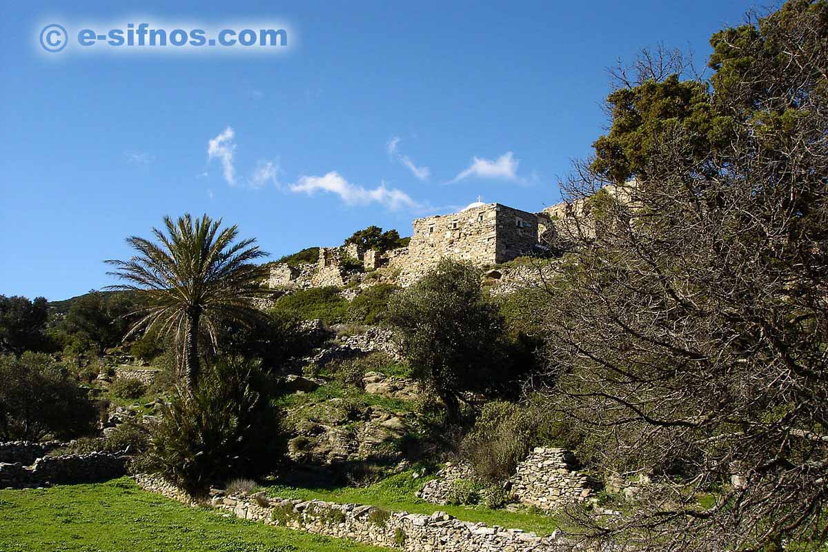 La chiesa di Taxiarchis tis Skafis nell’area Natura