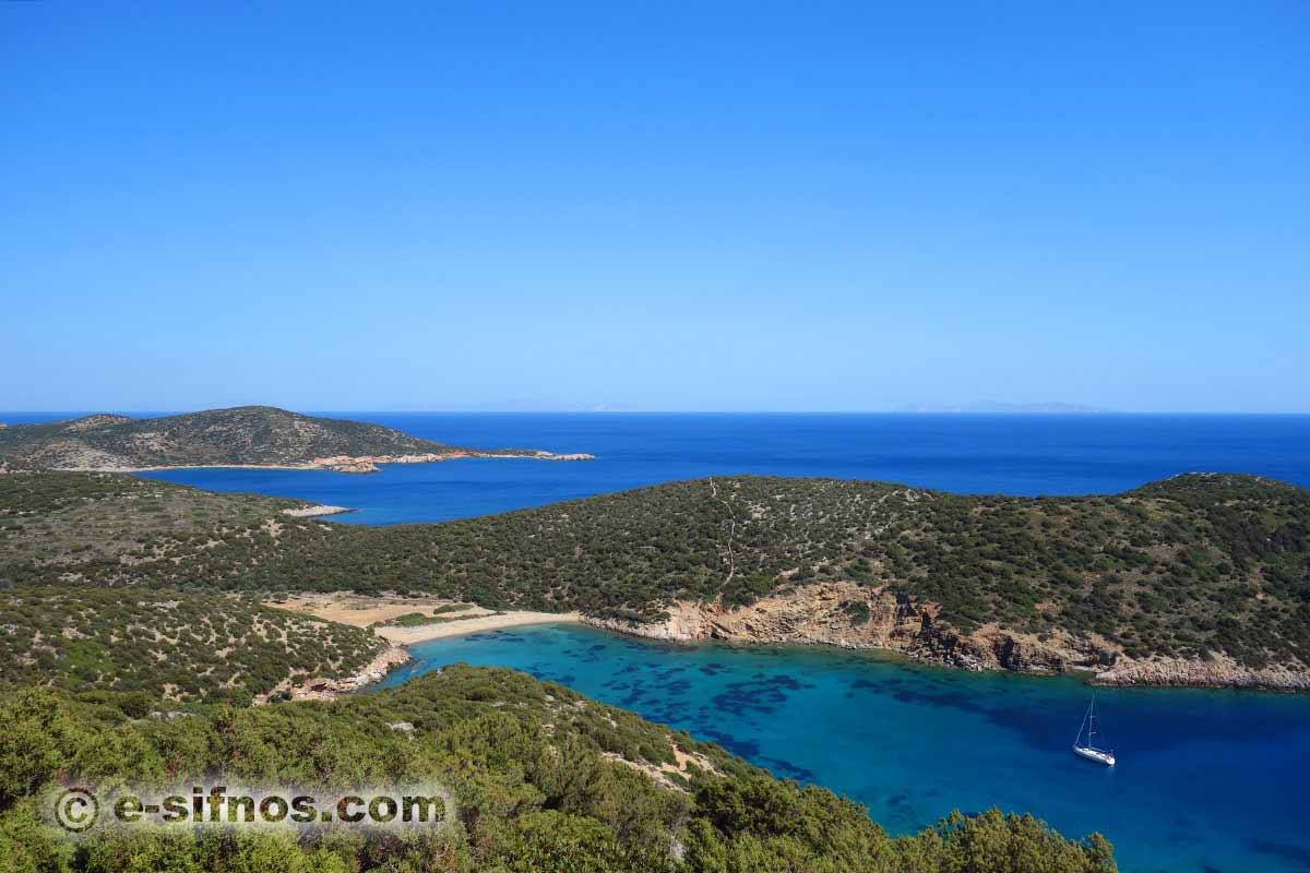 La spiaggia di Fikiada dal mare