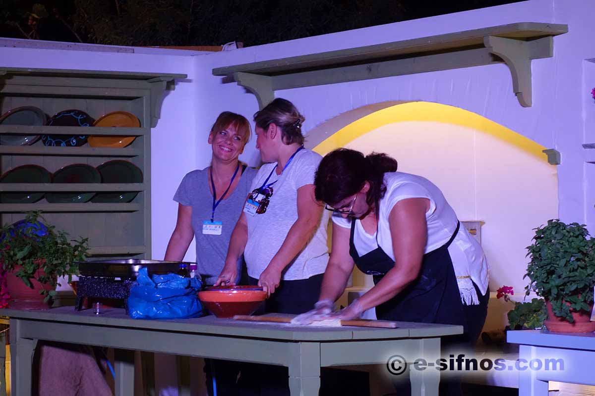 Presentazione di una ricetta tradizionale di Syros al Festival della Gastronomia Cicladica