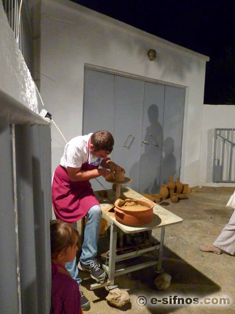 Presentazione dell’arte della ceramica al Festival della Gastronomia Cicladica