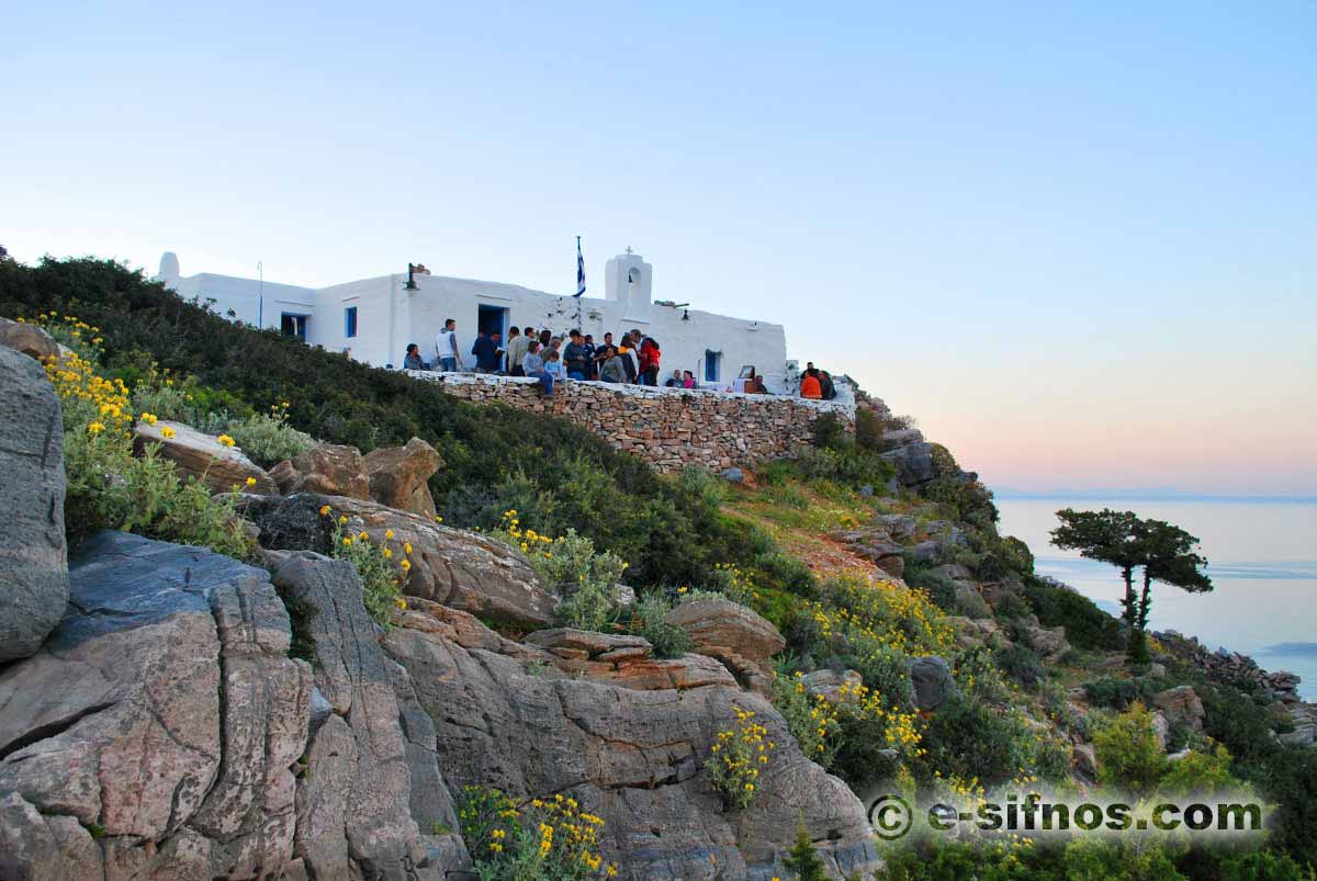 Il giorno della festa nella chiesa di Agios Georgios Livadakia