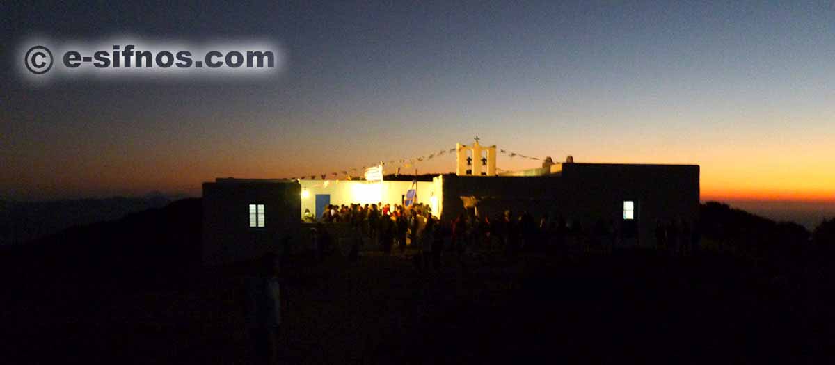 La festa di Ai Gianis Mavro Horio, al tramonto