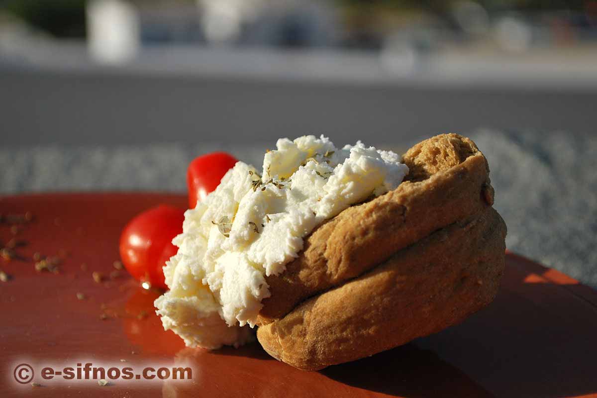 Xinomizithra, formaggio tradizionale cremoso